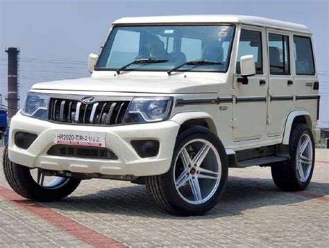 Mahindra Bolero with 20 inch wheels wants to be a Mercedes G-Wagen!