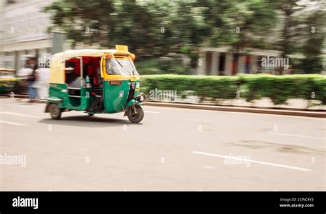 Moto Rickshaw in motion, New Delhi, India Stock Photo - Alamy