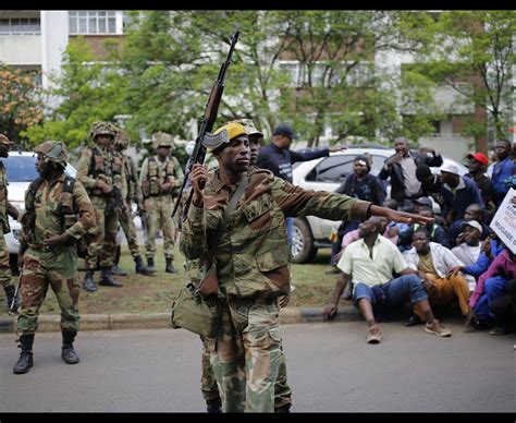 Zimbabwe coup: Protestors DEMAND Mugabe resigns | Daily Star