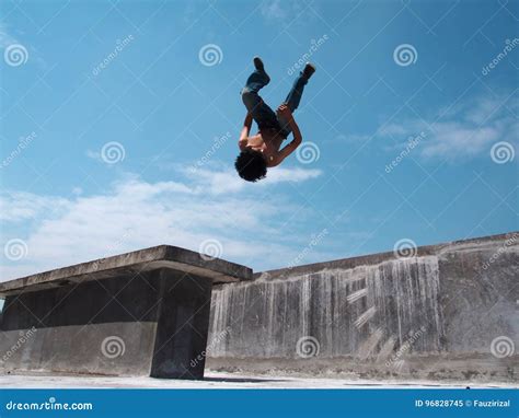 Side Flip Parkour editorial image. Image of flying, traceur - 96828745