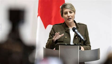 Canadian foreign minister arrives in Kyiv