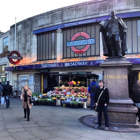 Tooting Broadway London Underground Station | London underground stations, London underground ...