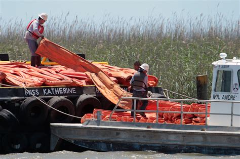 Oil spill approaches Louisiana coast - Photos - The Big Picture - Boston.com