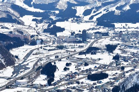 What's the Yuzawa ski resort like? - Japan Ski Guide