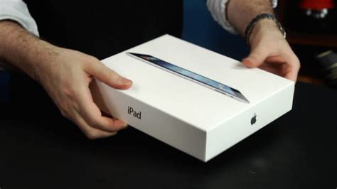 Unboxing the third-generation Apple iPad - CNET