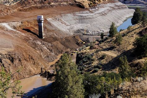 Largest dam removal in U.S. history frees Klamath River - Los Angeles Times