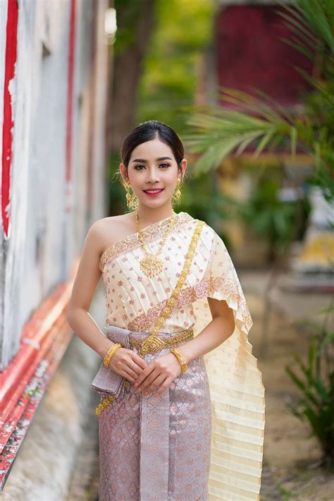 Traditional Thai Costumes Photoshoot in Phuket in 2021 | Thai clothes, Traditional thai clothing ...