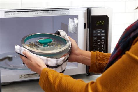 Is Metal Safe to Put in the Microwave? – Anyday