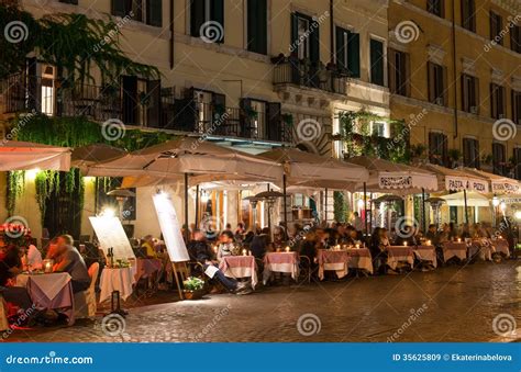 Night View of Restaurants on Piazza Navona in Rome Editorial Stock ...