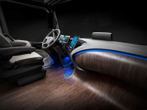 Mercedes-Benz Future Truck 2025 Concept Interior - Car Body Design Car Interior Design ...