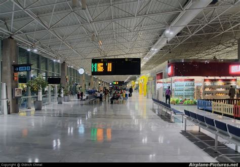 Airport Overview - Airport Overview - Terminal Building at Fuerteventura - Puerto del Rosario ...