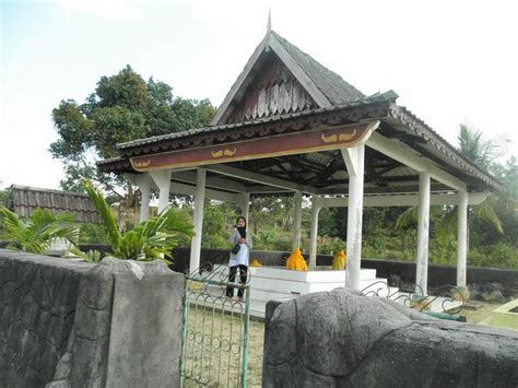 SENI LAMA MELAYU (MALAY OLDEN ART): Makam (Tomb of) Bendahara Tun Abbas