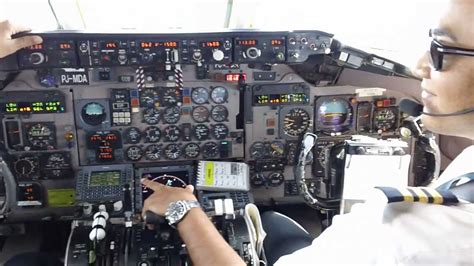 Amazing Juliana Airport St.Maarten MD-80 Cockpit Video 720p - YouTube