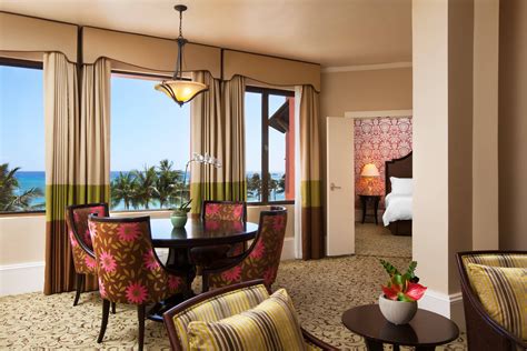 Hotel Rooms & Amenities | The Royal Hawaiian, a Luxury Collection Resort, Waikiki