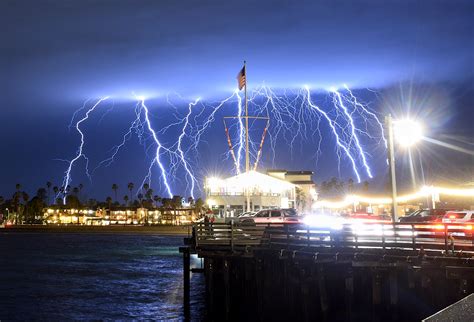 Anomalous lightning STORM: Nearly 1,500 pulses of lightning recorded off Southern California ...