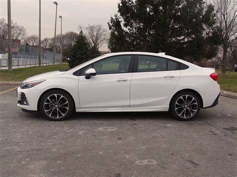 Review: 2019 Chevrolet Cruze – WHEELS.ca