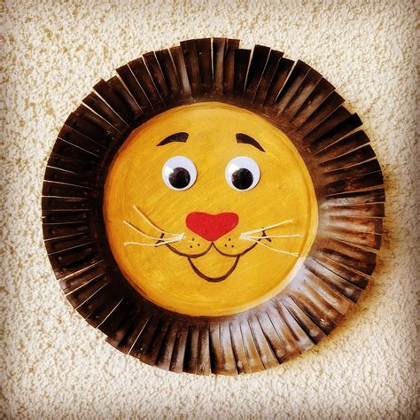 The Joy of Sharing: Paper Plate Lion Craft