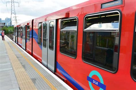 Docklands Light Railway DLR | Britain Visitor - Travel Guide To Britain