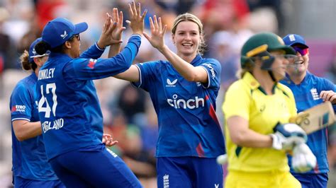 Women’s Ashes latest: Lauren Bell takes two early Australian wickets : Inside UK – INSIDE UK NET