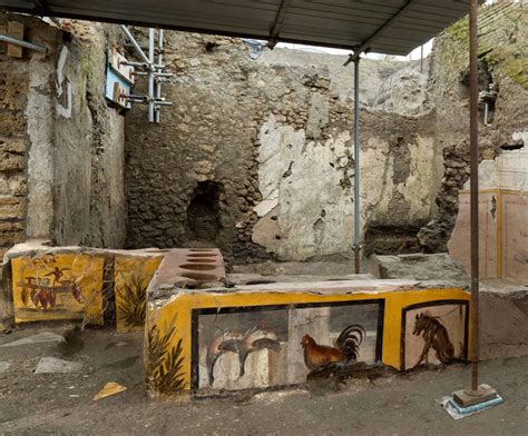 An ancient Roman fast food bar is discovered in Pompeii | The Strength of Architecture | From 1998