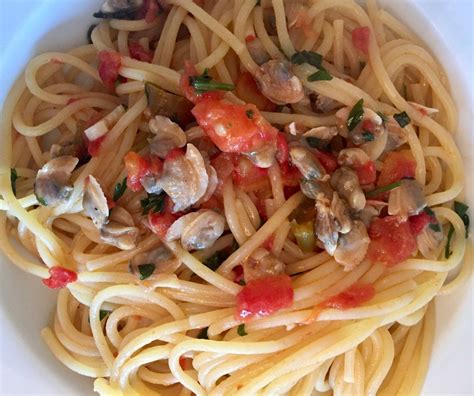 Spaghetti with Red Clam Sauce | Recipe in 2020 | Red clam sauce, Clam sauce, Favorite pasta recipes