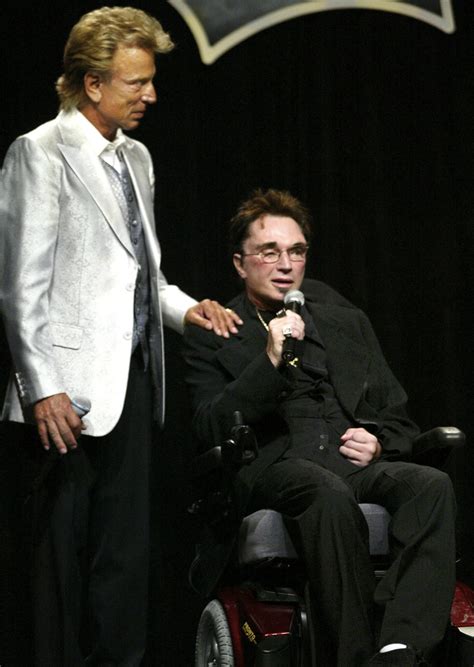 Roy Horn of Siegfried & Roy dies from coronavirus at 75 | AP News