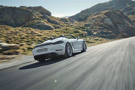 2023 Porsche Boxster Has One Big Advantage Over the 2023 Toyota GR Supra