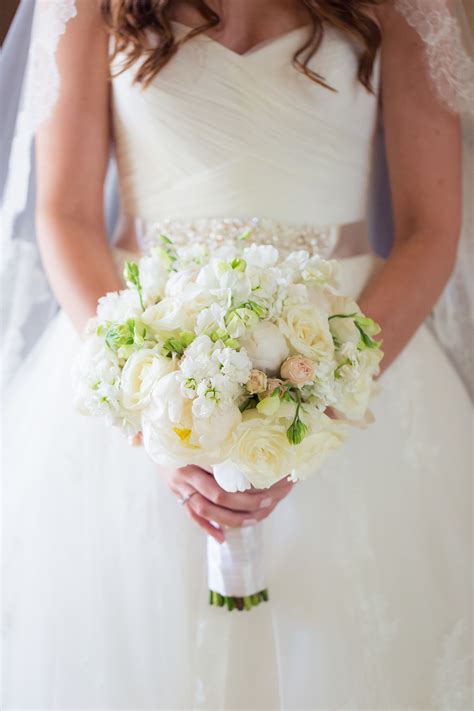 Whites - Champagne | Champagne wedding flowers, Champagne wedding, White wedding flowers