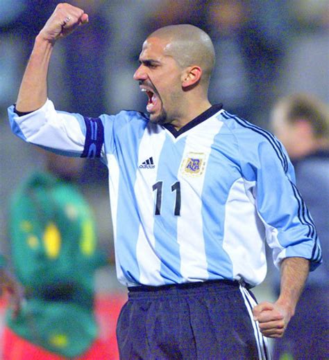 Juan Sebastian Veron: Man United flop explains Old Trafford struggles ...