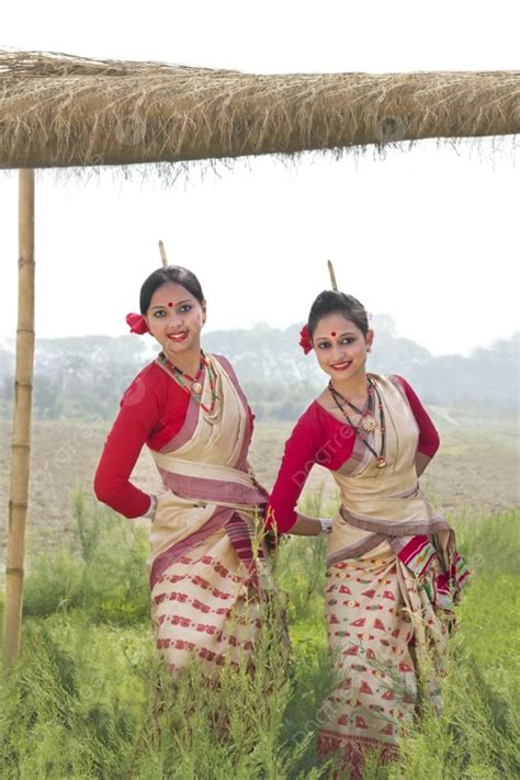 Portrait Of Women Performing Bihu Dance Photo Background And Picture For Free Download - Pngtree