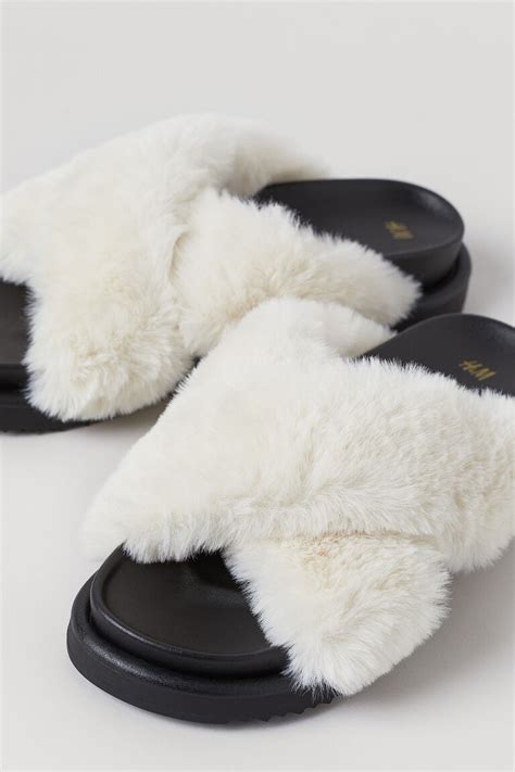 Faux fur slippers