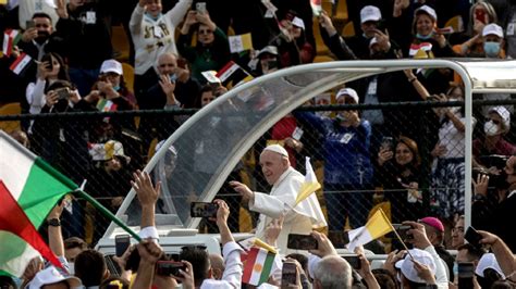 Pope celebrates largest mass of historic Iraq trip