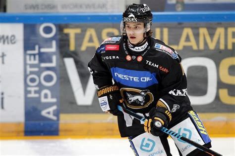 Sebastian Aho Oulun Kärpät Ice Hockey Players, Nhl Players, Hurricanes ...