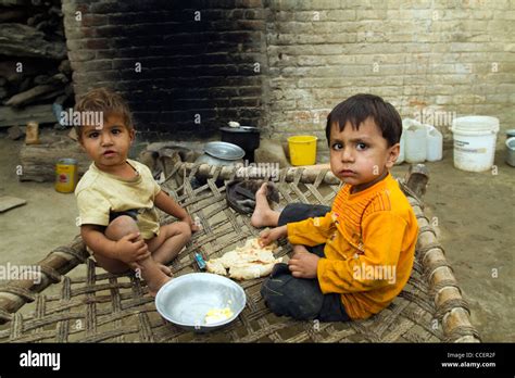 Pakistani children eating bread Charsadda Pakistan Stock Photo - Alamy