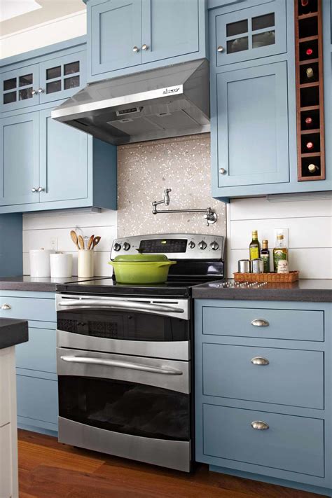 19 Popular Kitchen Cabinet Colors with Long-Lasting Appeal