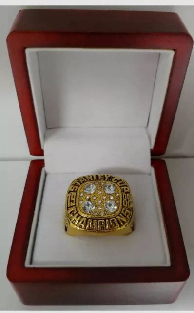 WAYNE GRETZKY - 1988 Edmonton Oilers Stanley Cup Ring With Wooden ...