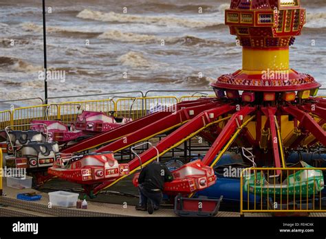 bridlington uk fun fair ride Stock Photo: 95040363 - Alamy