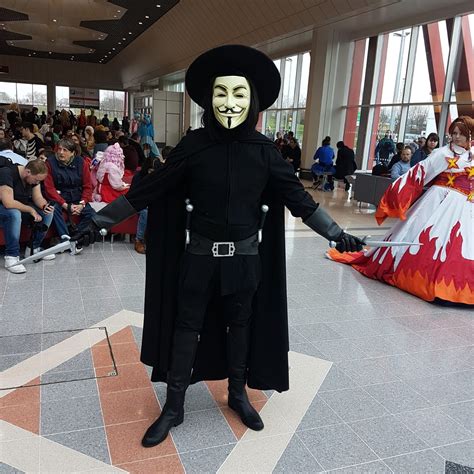 [Self] My V for Vendetta cosplay I completed for MCM comic con. : r/cosplay