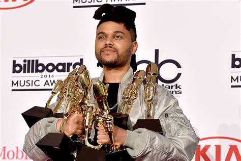 The Weeknd Apologizes to Usher for Billboard Music Awards Gaffe