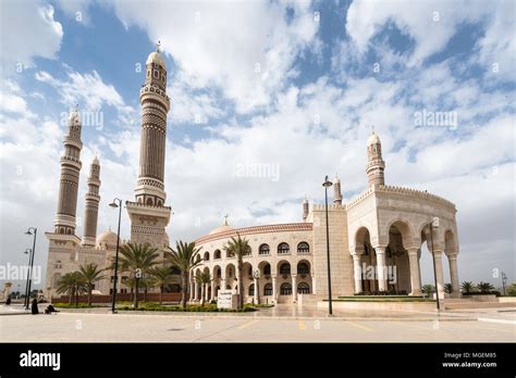 Al Saleh Mosque, Sana'a, Yemen Stock Photo - Alamy