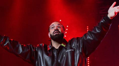 Drake Gives $50K To Fan At Concert, People Still Hate On Him