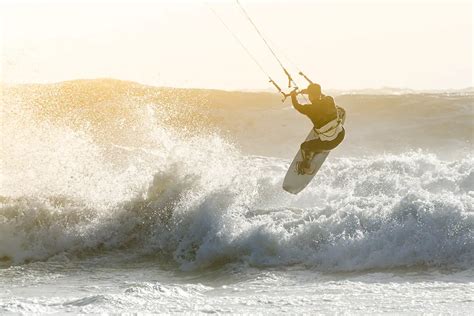 How Do You Kitesurf (Preparation, Basic Controlling, and Cool Tricks)