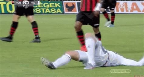 Soccer Injury GIFs | Tenor