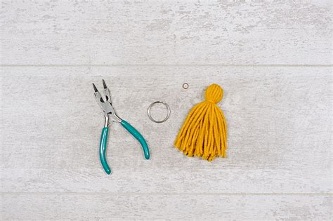 How to Make a Yarn Tassel Keychain | DIY Tutorial with Yarn