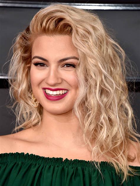 Grammys 2017: The $5 Product Behind Tori Kelly's Perfect Grammys Curls ...