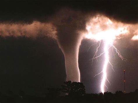 lightning tornado at night - a photo on Flickriver