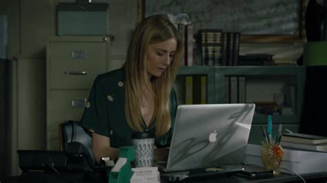 Apple MacBook Laptop Used By Justine Lupe As Holly Gibney In Mr ...