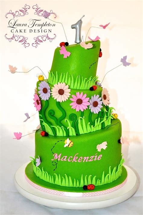 Daisy Garden Cake - Decorated Cake by Laura Templeton - CakesDecor