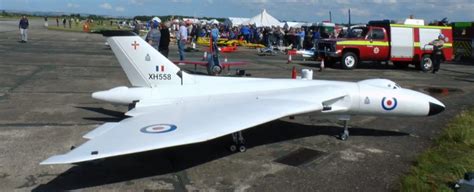 Gigantic RC Avro Vulcan Delta Bomber - Model Airplane News