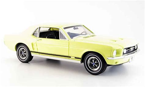 Diecast model cars Ford Mustang 1967 1/18 Greenlight gt coupe yellow ...